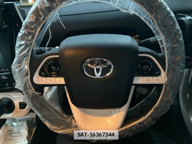 Toyota PRIUS 2017-10 7868704-18