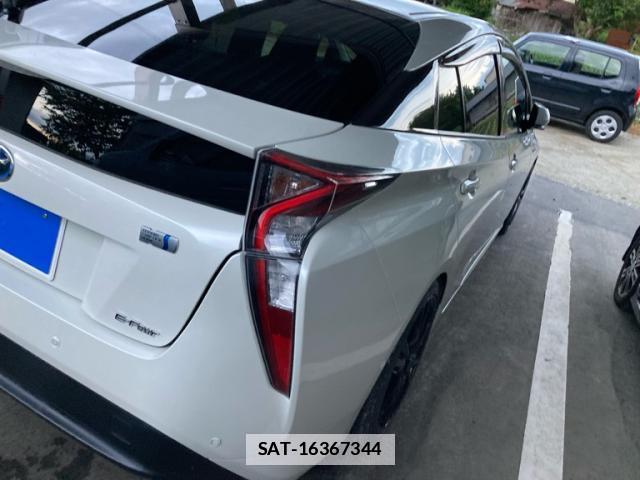 Toyota PRIUS 2017-10 7868704-6