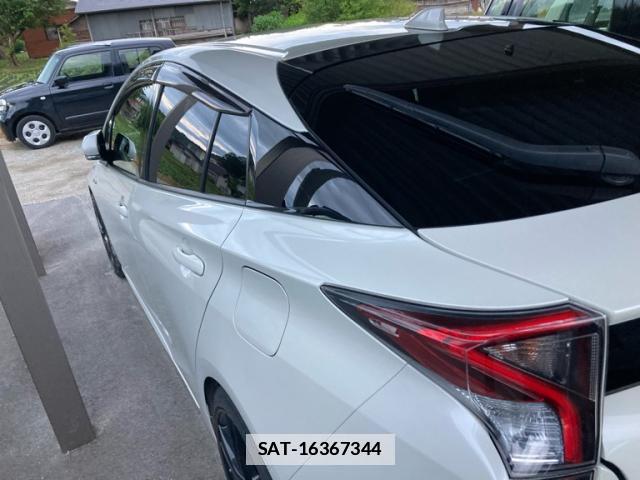 Toyota PRIUS 2017-10 7868704-7