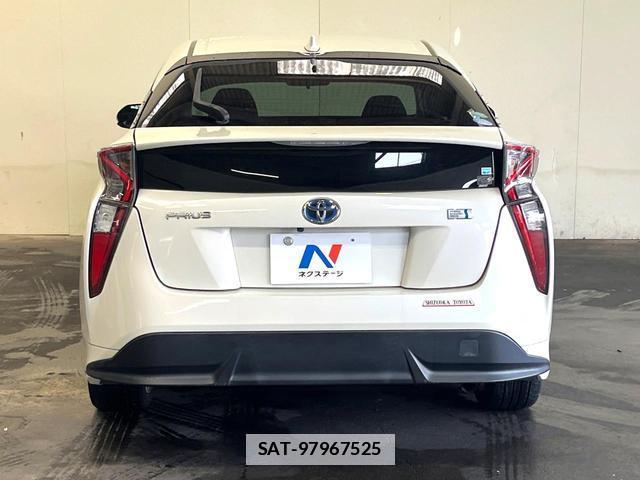 Toyota PRIUS 2018-09 7869295-17