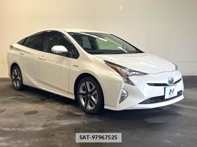 Toyota PRIUS 2018-09 7869295-18
