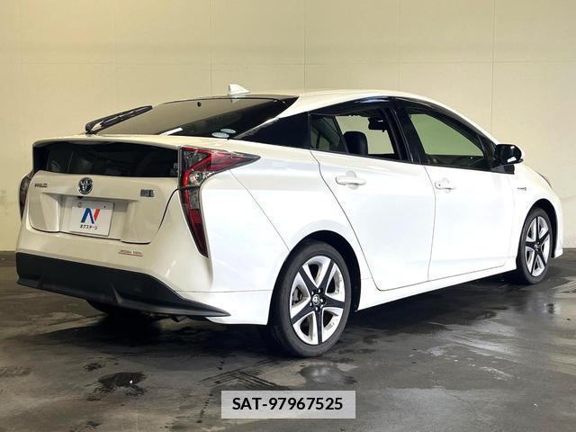 Toyota PRIUS 2018-09 7869295-19
