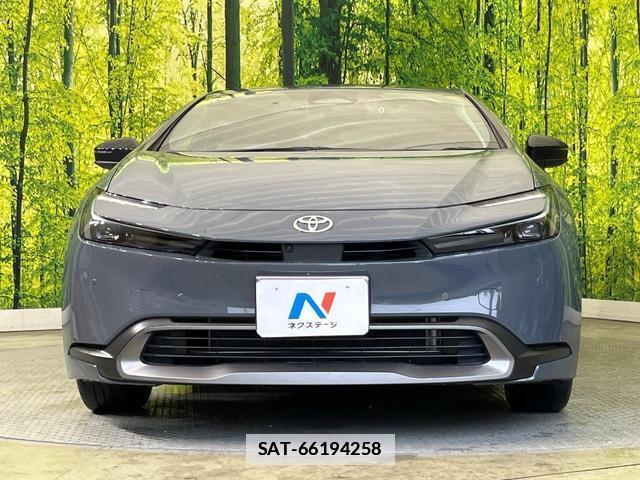 Toyota PRIUS 2023-09 7869417-13