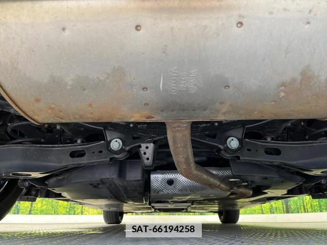 Toyota PRIUS 2023-09 7869417-18