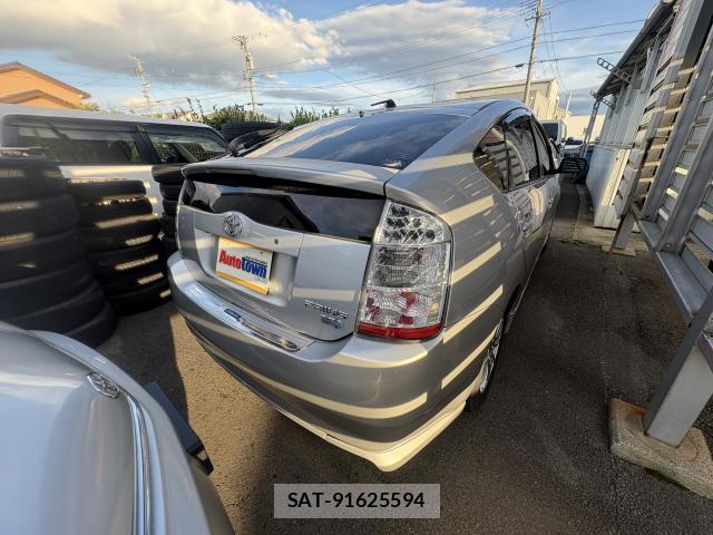 Toyota PRIUS 2009-02 7869555-3