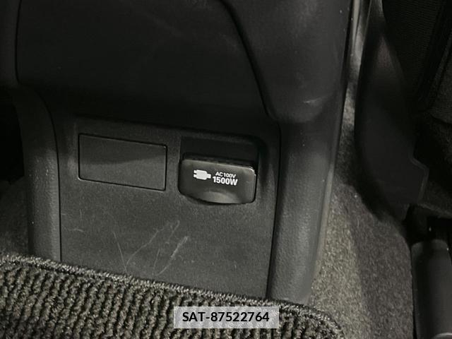 Toyota PRIUS 2023-05 7870088-4
