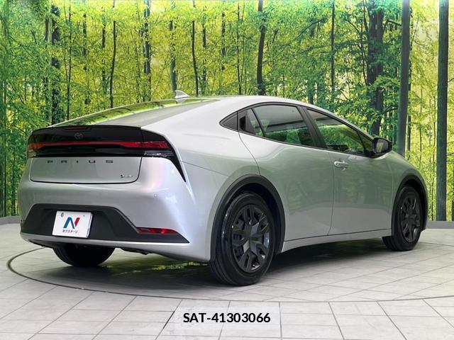 Toyota PRIUS 2023-03 7870093-16