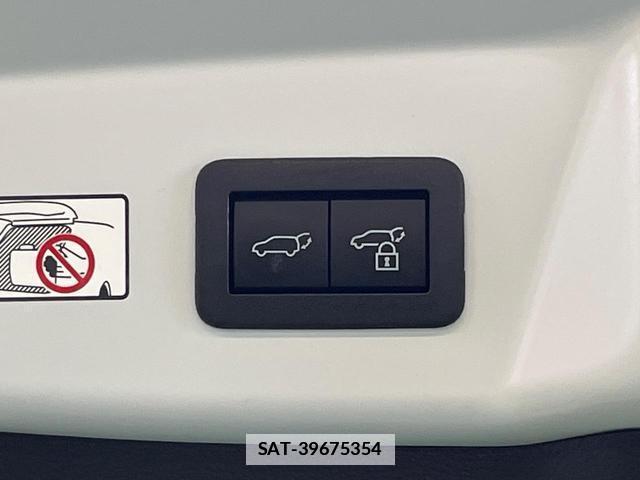 Toyota PRIUS 2023-06 7870413-8