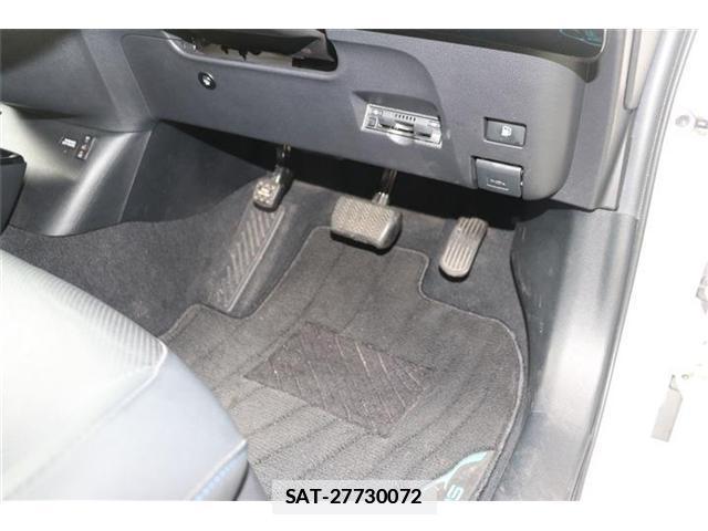 Toyota PRIUS 2018-09 7871426-10