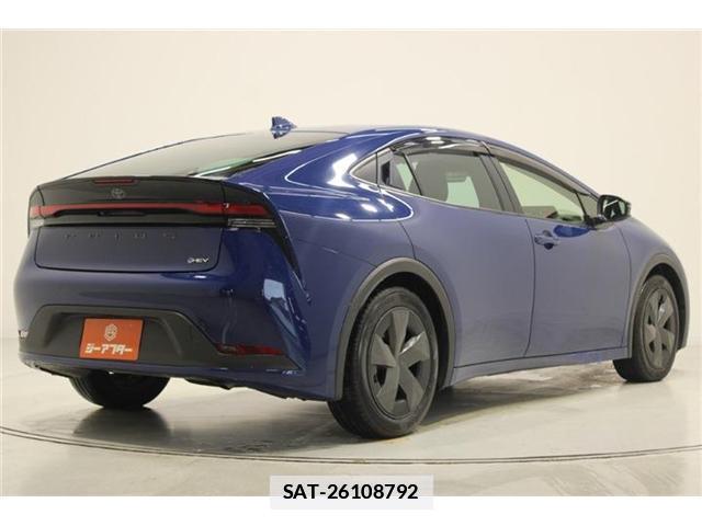 Toyota PRIUS 2023-06 7872436-12