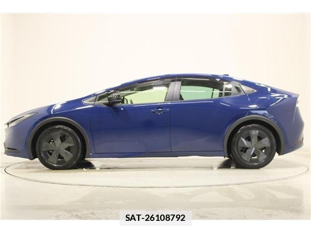 Toyota PRIUS 2023-06 7872436-9