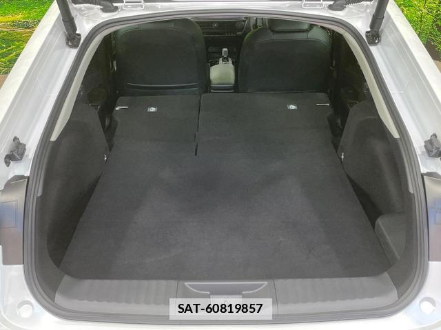 Toyota PRIUS 2023-11 7872593-9