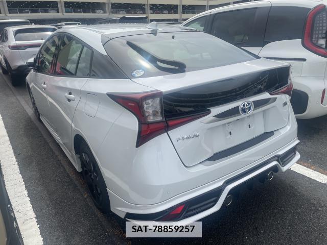Toyota PRIUS 2021-08 7872620-1