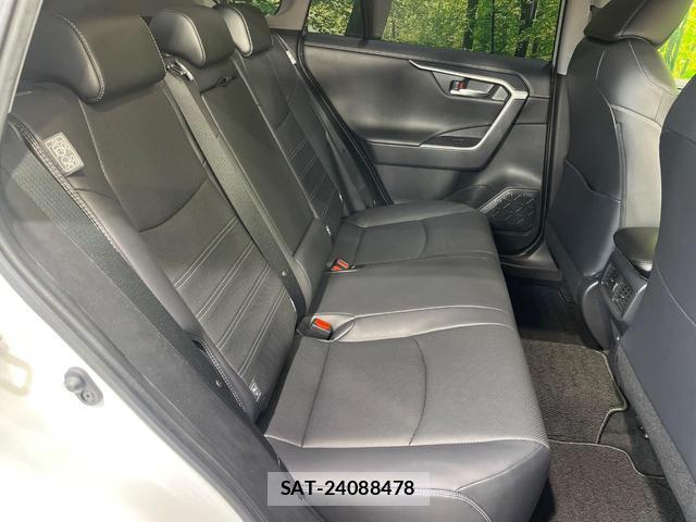 Toyota RAV4 2023-11 7869093-10