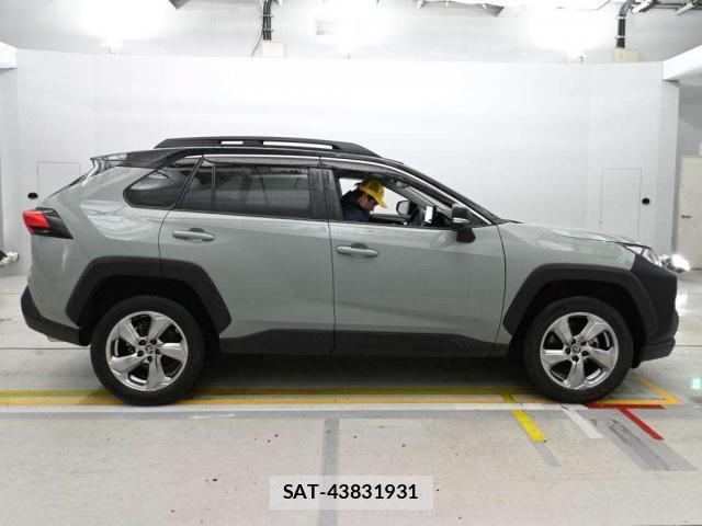 Toyota RAV4 2023-07 7871157-12