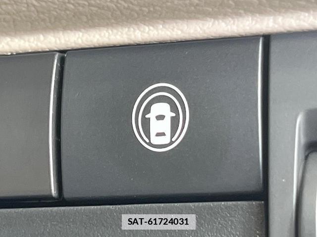 Nissan ROOX 2023-07 7869791-3