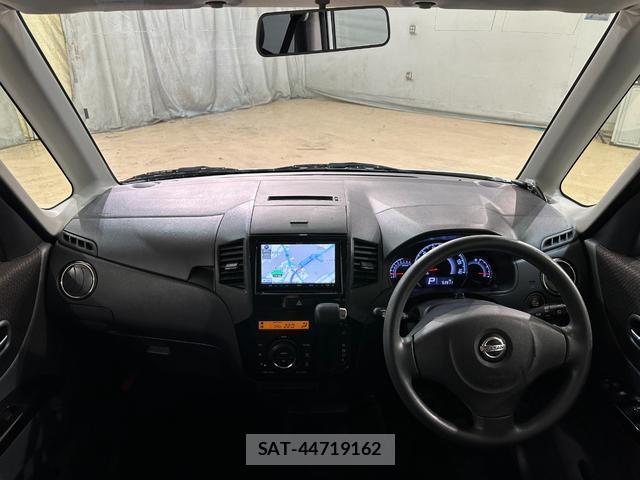 Nissan ROOX 2012-03 7870201-1