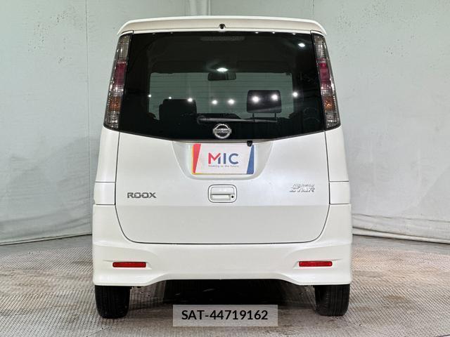 Nissan ROOX 2012-03 7870201-14