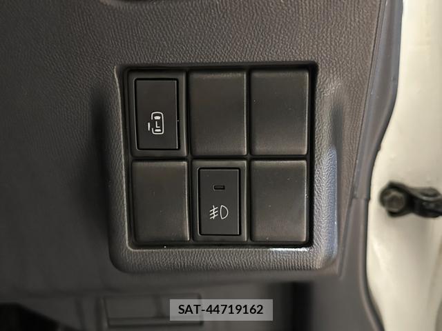 Nissan ROOX 2012-03 7870201-8
