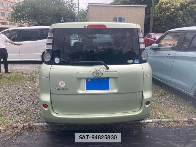 Toyota SIENTA 2010-12 7868633-1