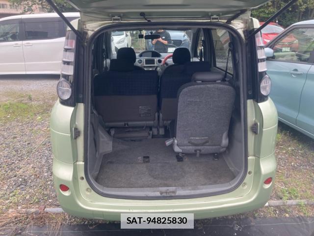 Toyota SIENTA 2010-12 7868633-14