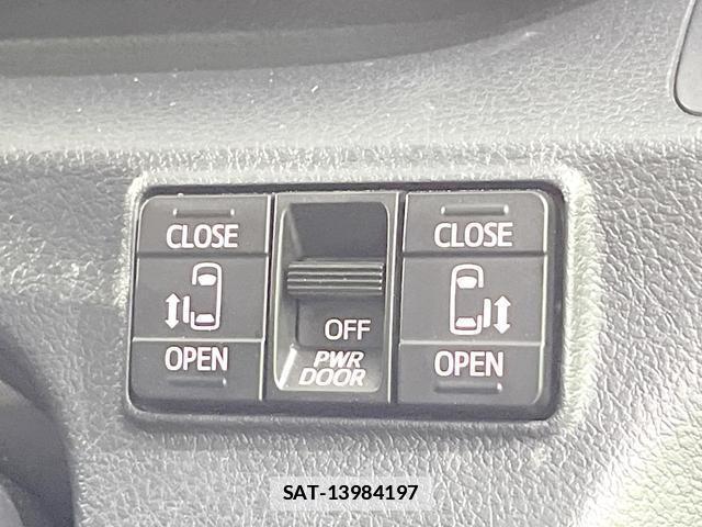 Toyota SIENTA 2017-09 7870713-4