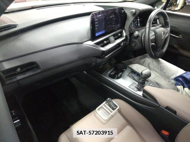 Lexus UX 2023-06 7867012-2