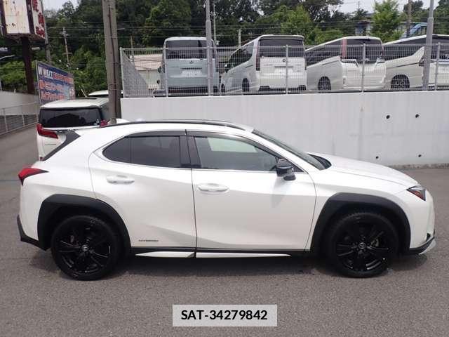 Lexus UX 2021-05 7872341-18