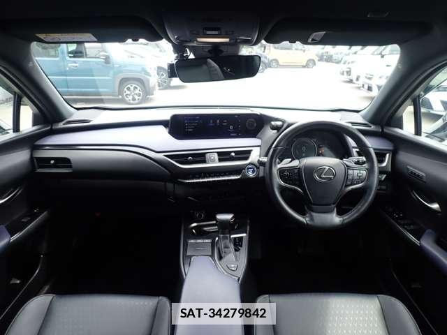 Lexus UX 2021-05 7872341-2