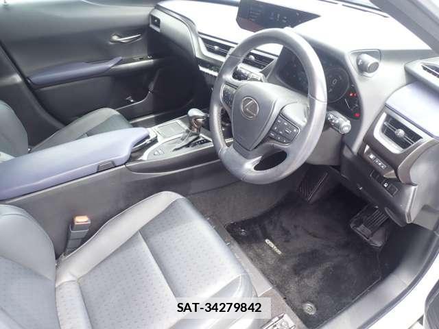 Lexus UX 2021-05 7872341-6