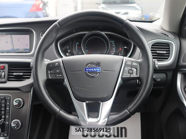 Volvo V40 2013-12 7868045-11