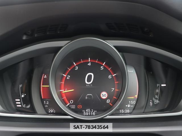 Volvo V40 2016-12 7868047-12