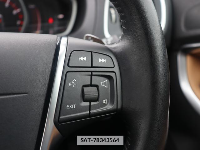 Volvo V40 2016-12 7868047-14