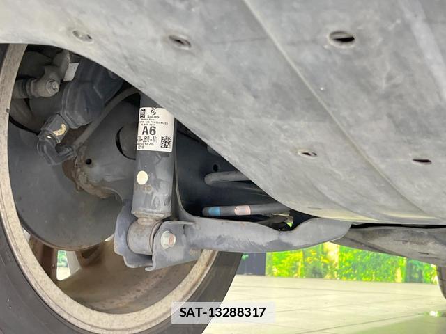 Honda VEZEL 2016-06 7868393-19