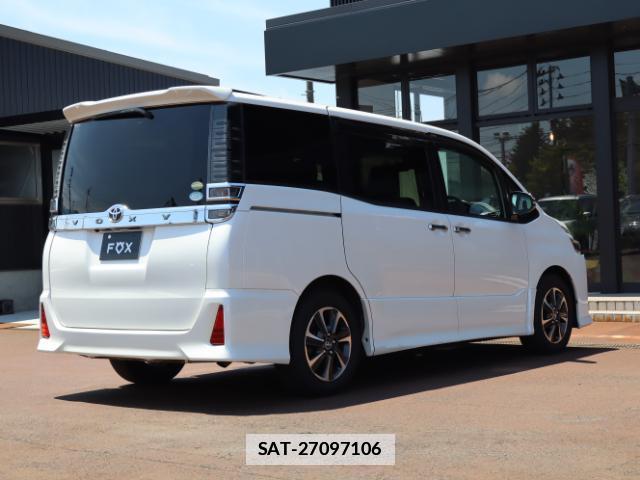 Toyota VOXY 2018-05 7866850-1
