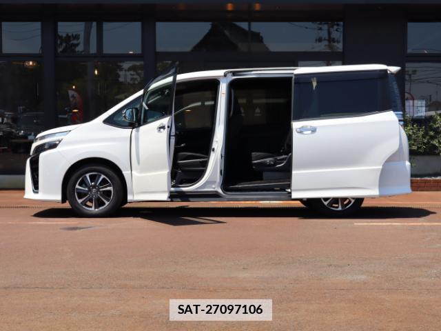 Toyota VOXY 2018-05 7866850-15