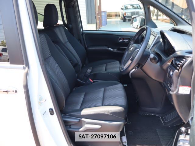 Toyota VOXY 2018-05 7866850-17