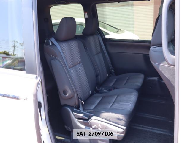 Toyota VOXY 2018-05 7866850-4