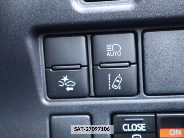 Toyota VOXY 2018-05 7866850-8