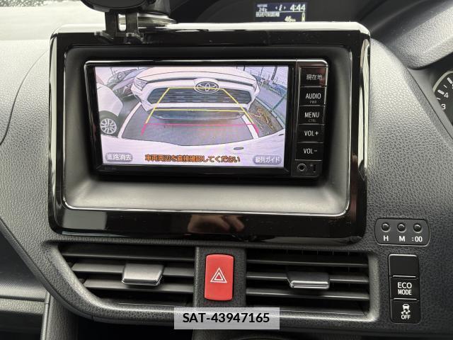 Toyota VOXY 2017-05 7867035-14