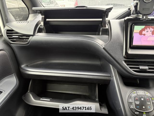 Toyota VOXY 2017-05 7867035-15