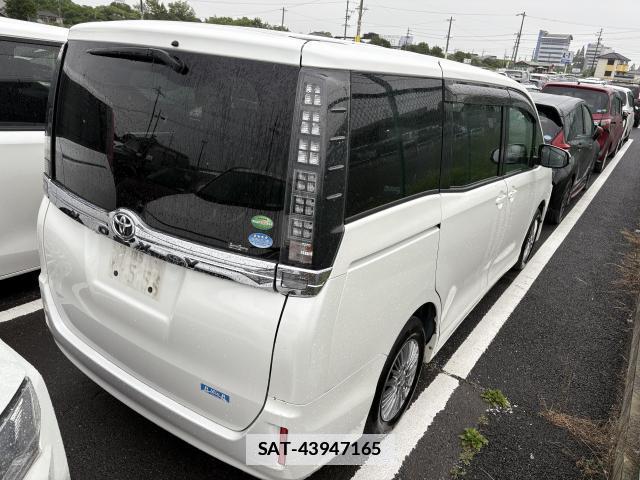 Toyota VOXY 2017-05 7867035-2