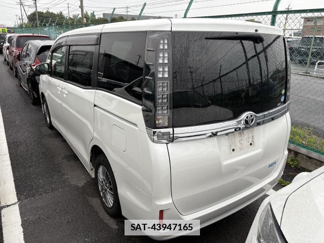 Toyota VOXY 2017-05 7867035-3