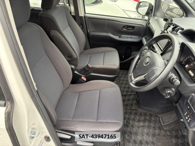 Toyota VOXY 2017-05 7867035-4