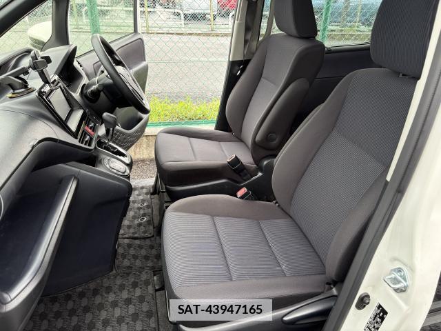 Toyota VOXY 2017-05 7867035-5