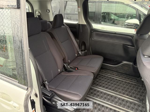 Toyota VOXY 2017-05 7867035-6