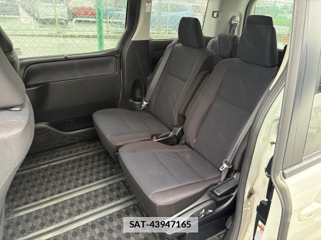 Toyota VOXY 2017-05 7867035-7