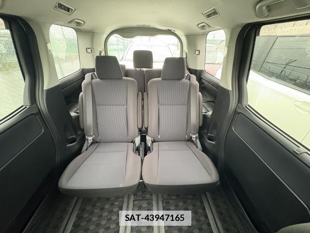 Toyota VOXY 2017-05 7867035-8