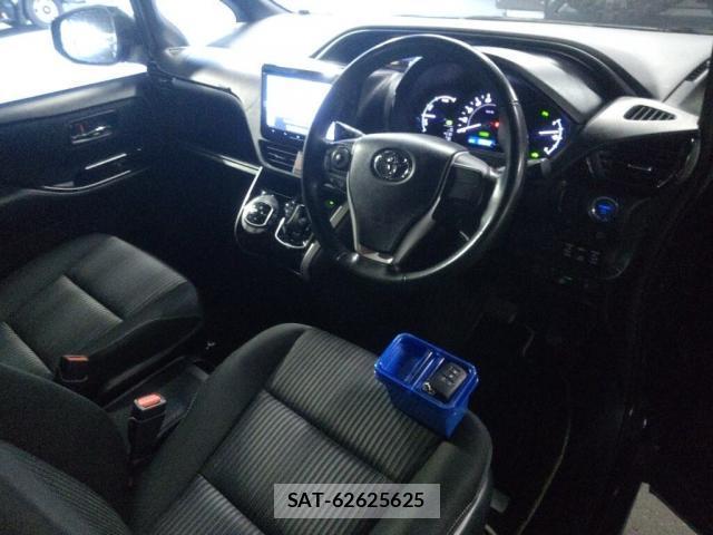 Toyota VOXY 2019-08 7867305-2