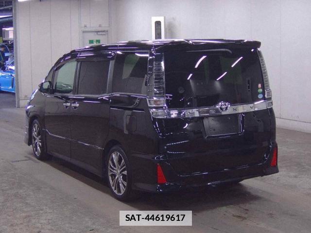 Toyota VOXY 2020-04 7867308-1